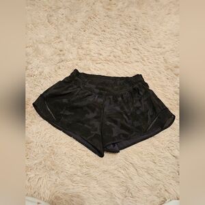 Lululemon Hotty Hot Lined Short 2.5 - Camo Size 6